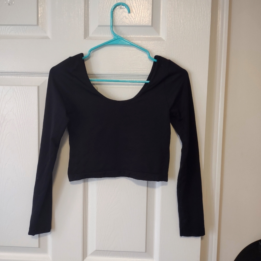 Sophia Off Shoulder Tee in Black. One size